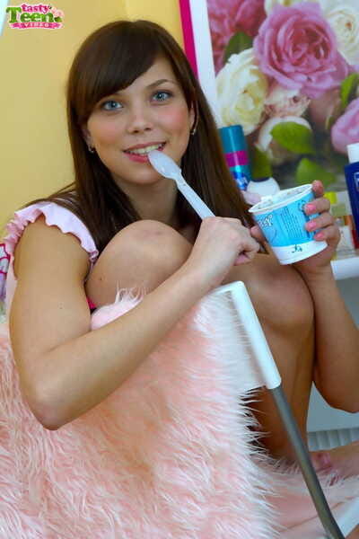 Brown hair infant sextoys her drenched snatch later rubbing lotion in her legs