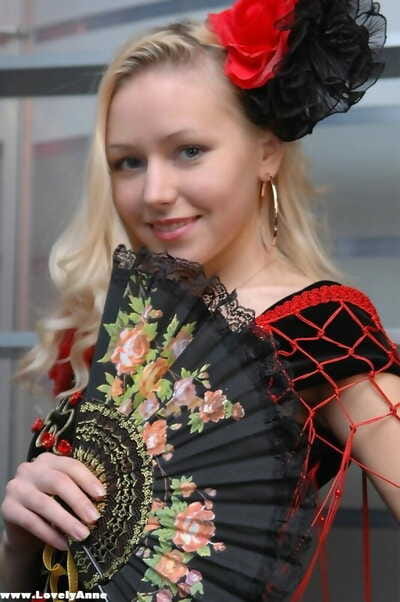 Ann nosić A flamenco garnitur Pokazując Biustonosz przyjaciele część 660