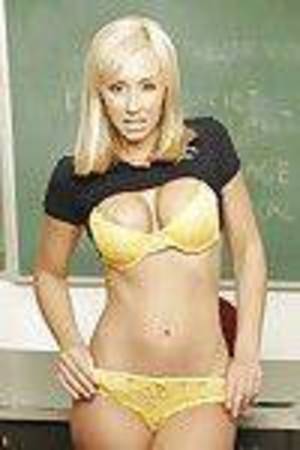 Snazzy pornstar Jessica Lynn prefers showing boobies at school