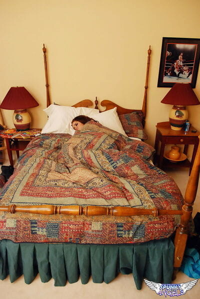 Tatuado Amateur jeska vardinski despierta hasta de Un snooze carecen de prendas de vestir en
