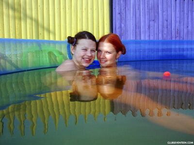 esclusivamente legale babes Britt E e Anita E sono divertente Con loro gabbie di amore subacquea