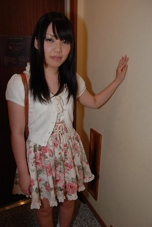 可爱的 亚洲 青少年 Chisa 长田 得到 暴露 和 氛围 她的 缝