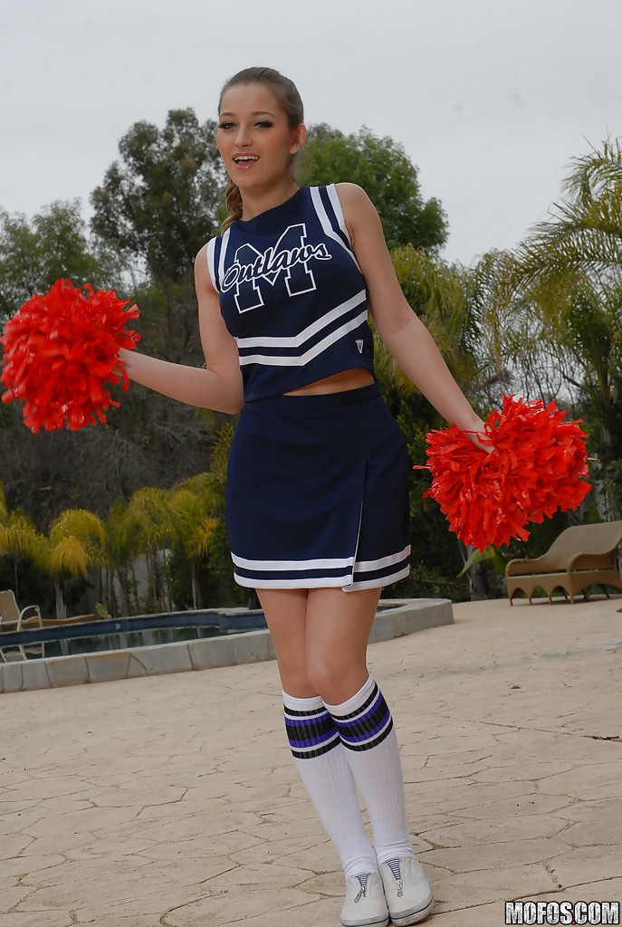 Teen cheerleader Dani Daniels pulls up her skirt to toy her gloryhole